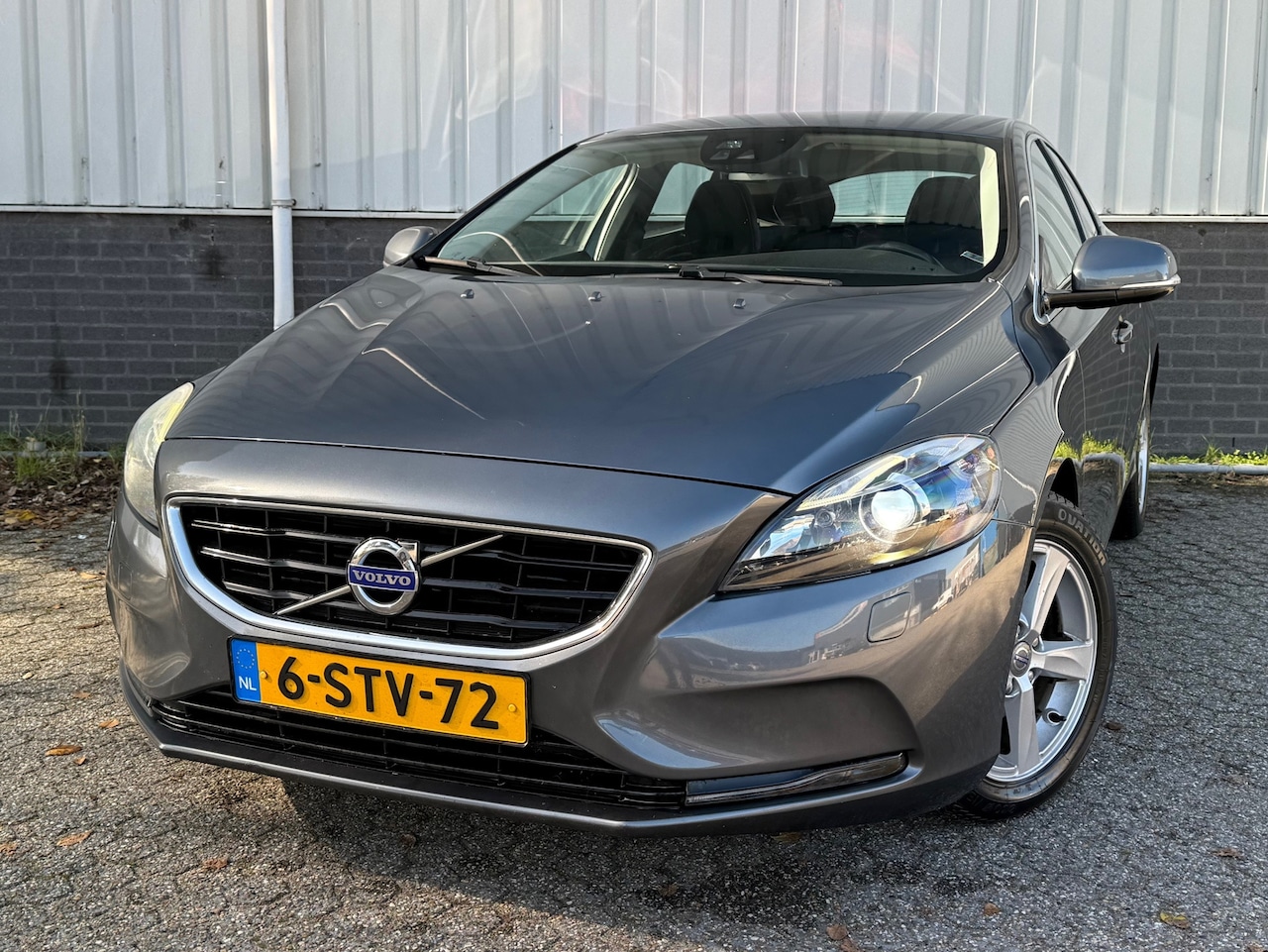 Volvo V40 - 1.6 D2 Momentum Navi Clima Cruise NAP stoelverwarming - AutoWereld.nl