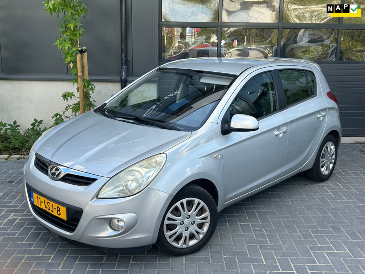 Hyundai i20 - 1.4i DynamicVersion | Airco | 5 deurs | Isofix | APK - AutoWereld.nl