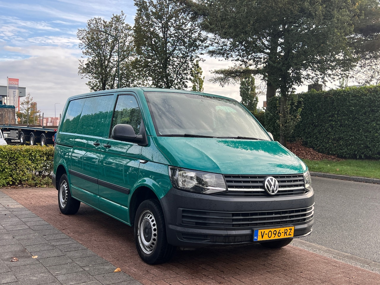 Volkswagen Transporter - 2.0 TDI L1H1 Highline |Airco | 2x schuifdeur! - AutoWereld.nl