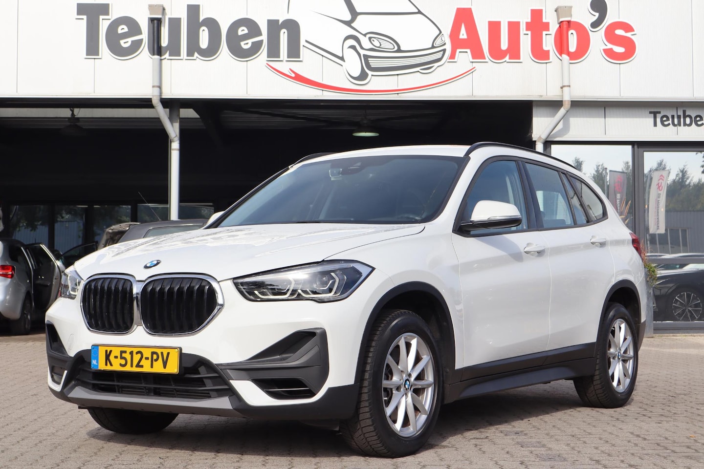 BMW X1 - sDrive20i Executive Edition | NL Auto/1e Eigenaar | Head-up display | Cruise | Clima | Kof - AutoWereld.nl
