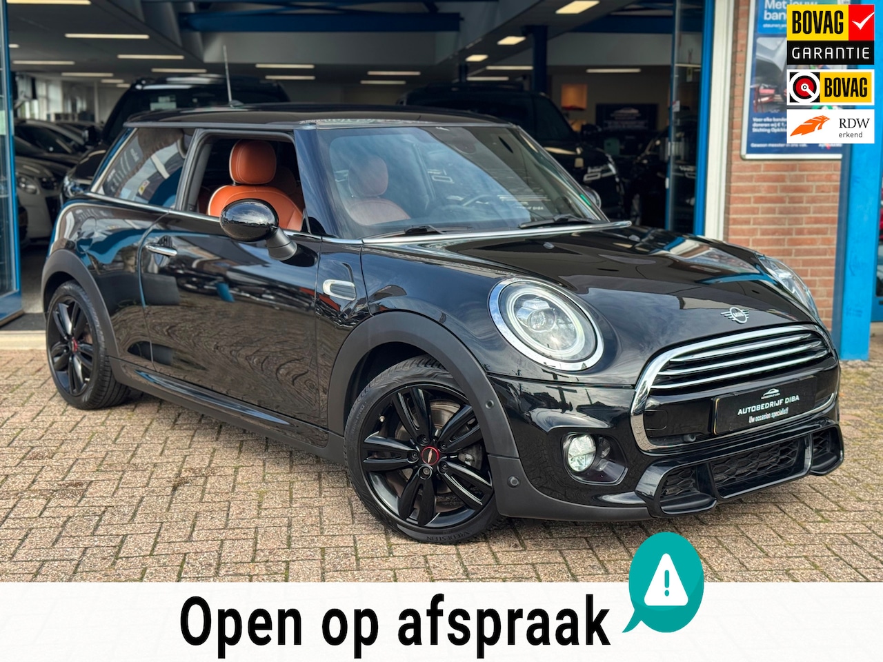 MINI 3-Deurs - 1.5 Cooper JCW 2019 ZWART NAVI LEDER LM NAP! - AutoWereld.nl