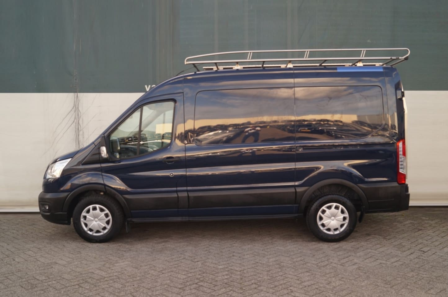 Ford Transit - 330 2.0 TDCI 130pk L2-H2 Trend -AIRCO-PDC-NAVI- - AutoWereld.nl