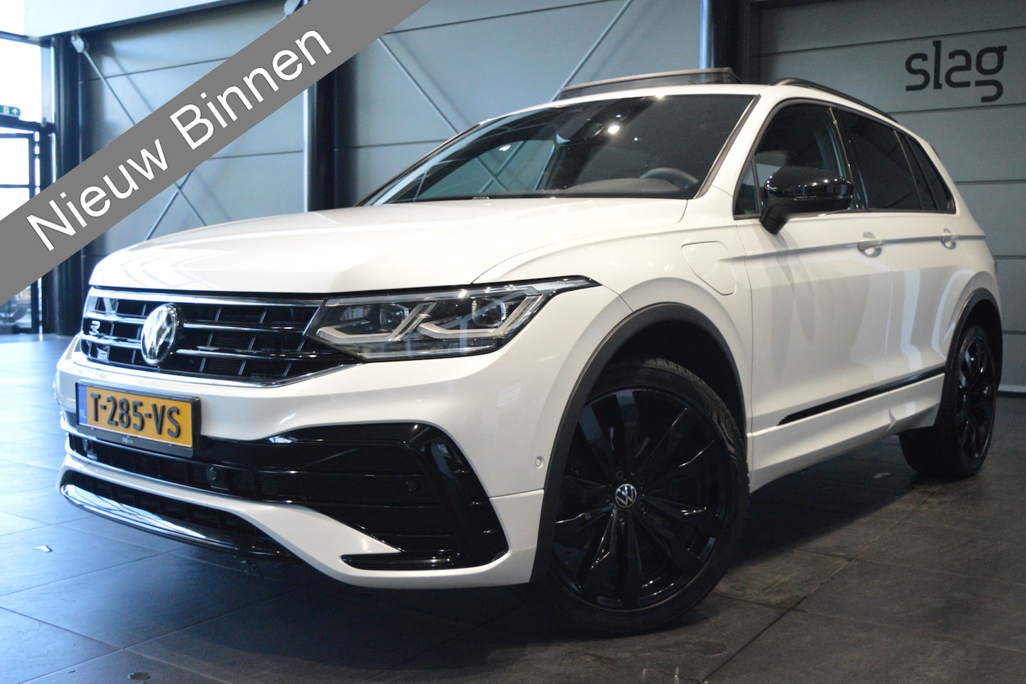Volkswagen Tiguan - 1.4 TSI eHybrid 3X R-LINE Black Style pano camera 20 inch !! - AutoWereld.nl