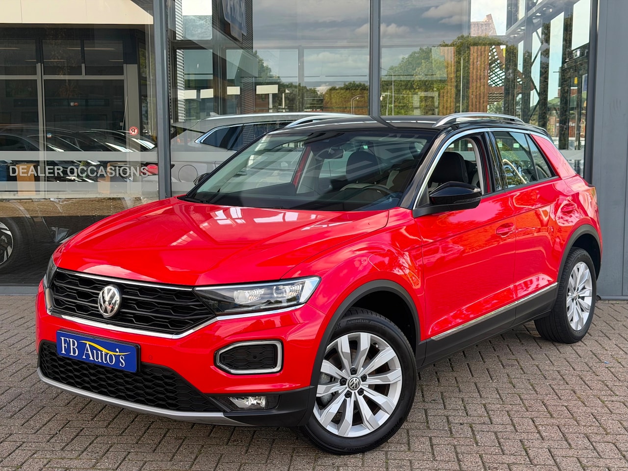 Volkswagen T-Roc - 1.5 TSI Sport Airco Lmv Cruise Navi Camera - AutoWereld.nl