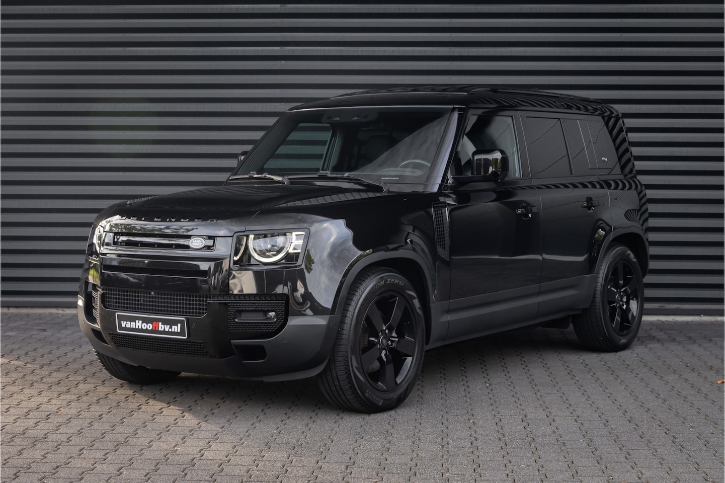 Land Rover Defender 110 - 3.0 D250 SE Commercial - Standkachel - Black Pack - AutoWereld.nl