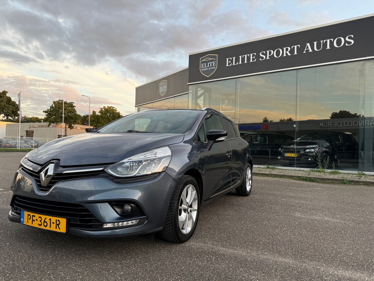 Renault Clio Estate - 0.9 TCe Limited I Navi I Cruise control - AutoWereld.nl