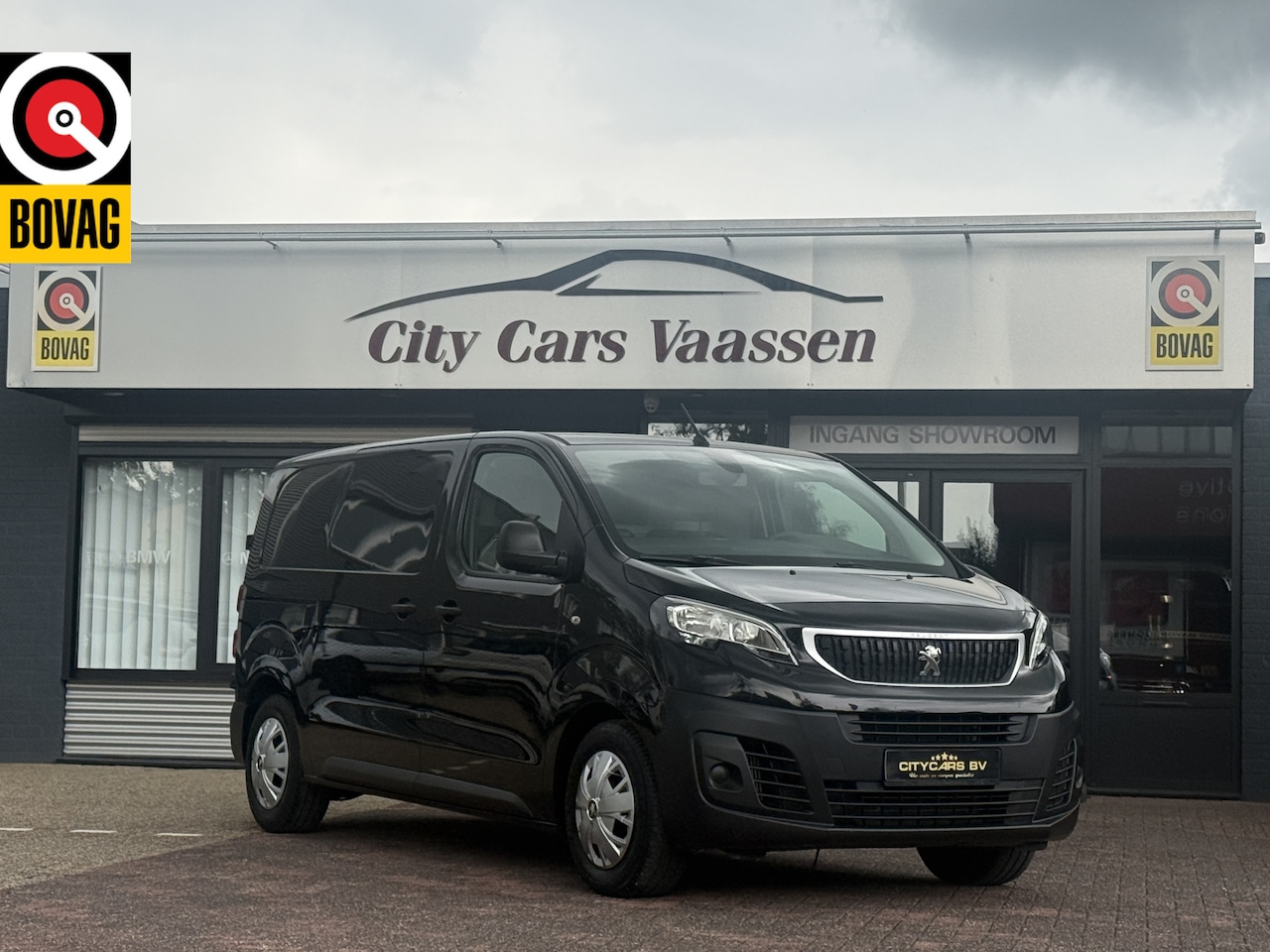 Peugeot Expert - 2.0 BlueHDI 180 Premium automaat 177 pk navigatie airco cruise ctr half leder/stof trekhaa - AutoWereld.nl