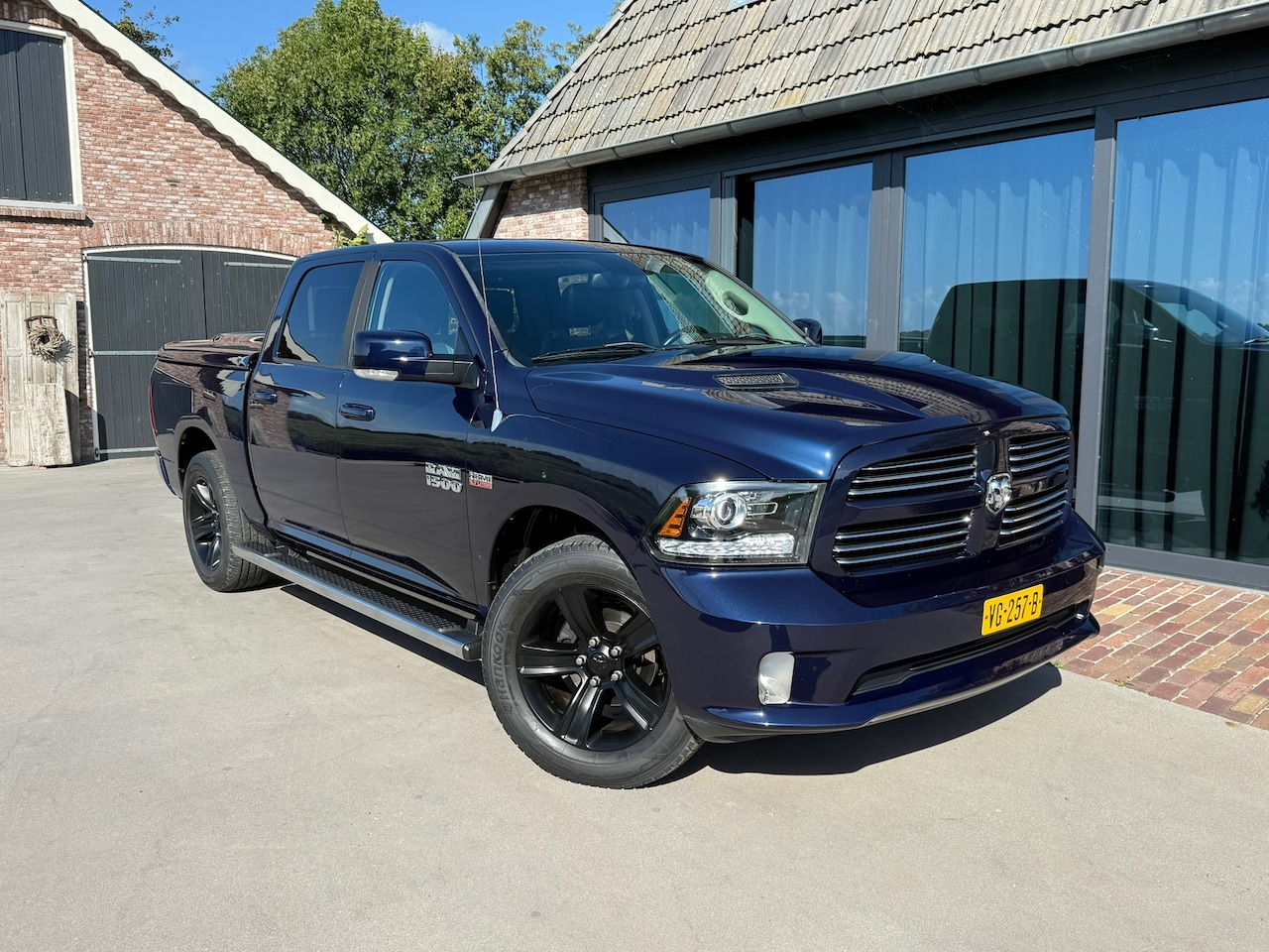 Dodge Ram 1500 - 5.7 V8 Metallic Blauw Quad Cab 6'4 - AutoWereld.nl