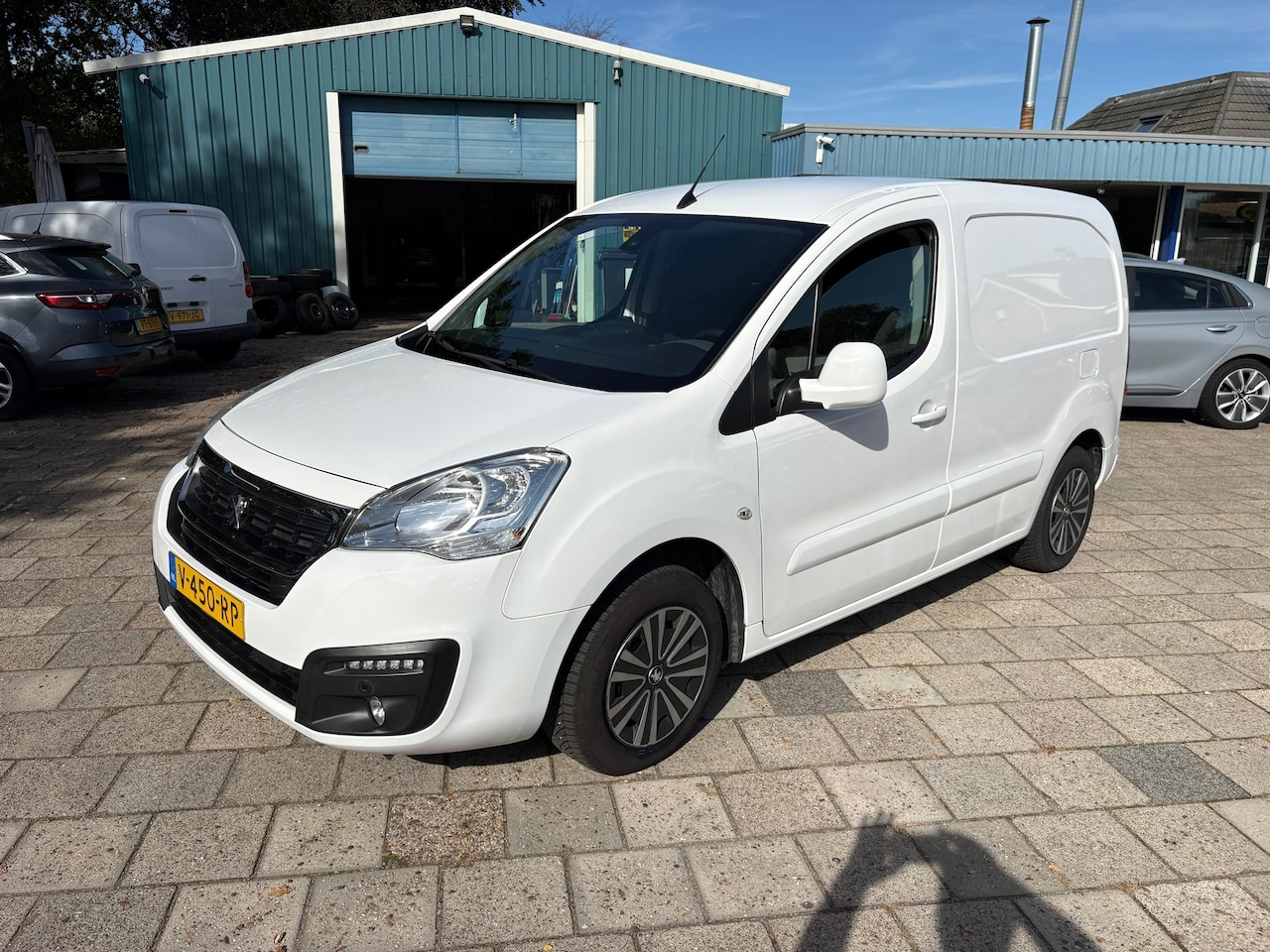 Peugeot Partner - 120 1.6 BlueHDi 100 L1 Premium Pack 120 1.6 BlueHDi 100 L1 Premium Pack S&S - AutoWereld.nl