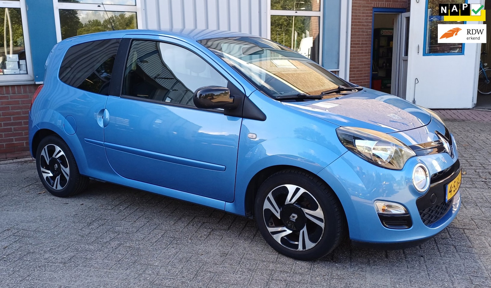 Renault Twingo - 1.2 16V Dynamique cruise,airco - AutoWereld.nl