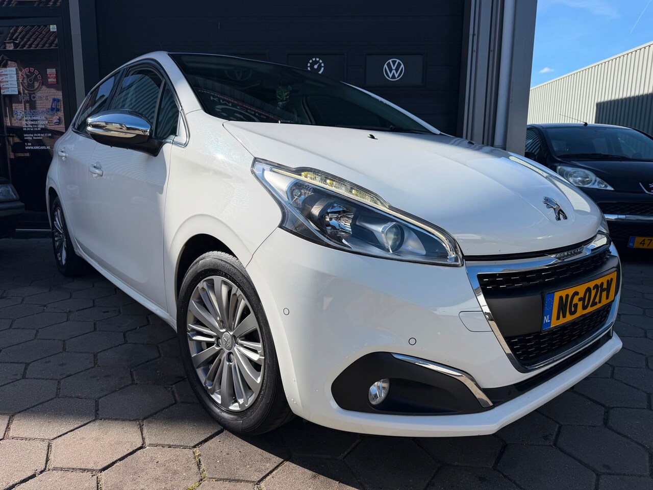 Peugeot 208 - 1.2 PureTech Blue Lease Premium - 1e Eigenaar - Pano - Airco - New apk - - AutoWereld.nl