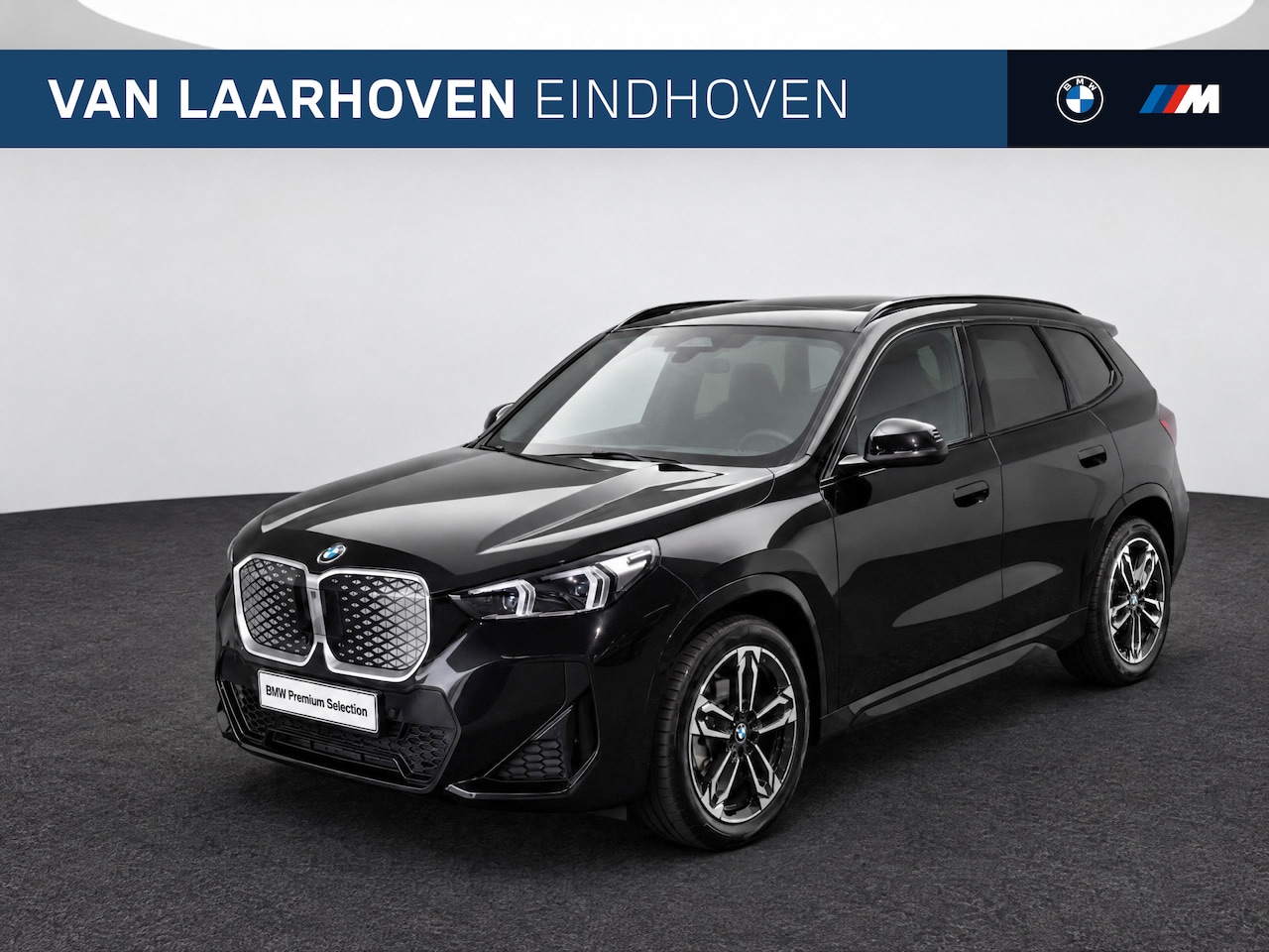 BMW iX1 - eDrive20 M Sport / Panoramadak / Sportstoelen / Comfort Access / Adaptieve LED / Stoelverw - AutoWereld.nl