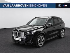BMW iX1 - eDrive20 M Sport / Panoramadak / Sportstoelen / Comfort Access / Adaptieve LED / Stoelverw
