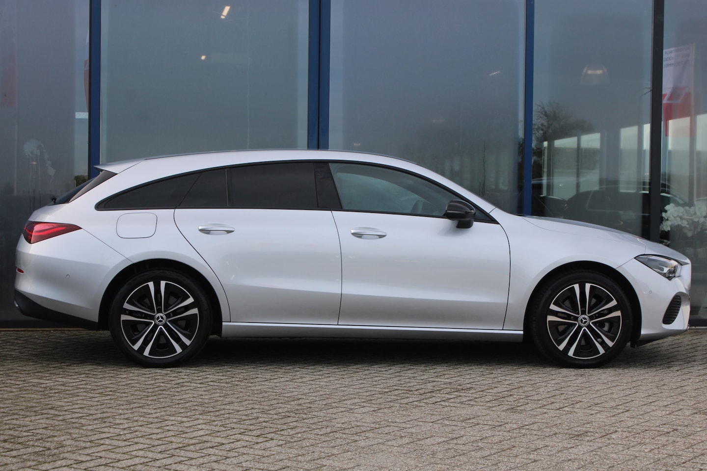 Mercedes-Benz CLA-klasse Shooting Brake - 250e AUT8 Luxury Line (FACELIFT) NIGHT PAKKET LEDER SFEER KEY-LESS GO CAMERA CARPLAY - AutoWereld.nl