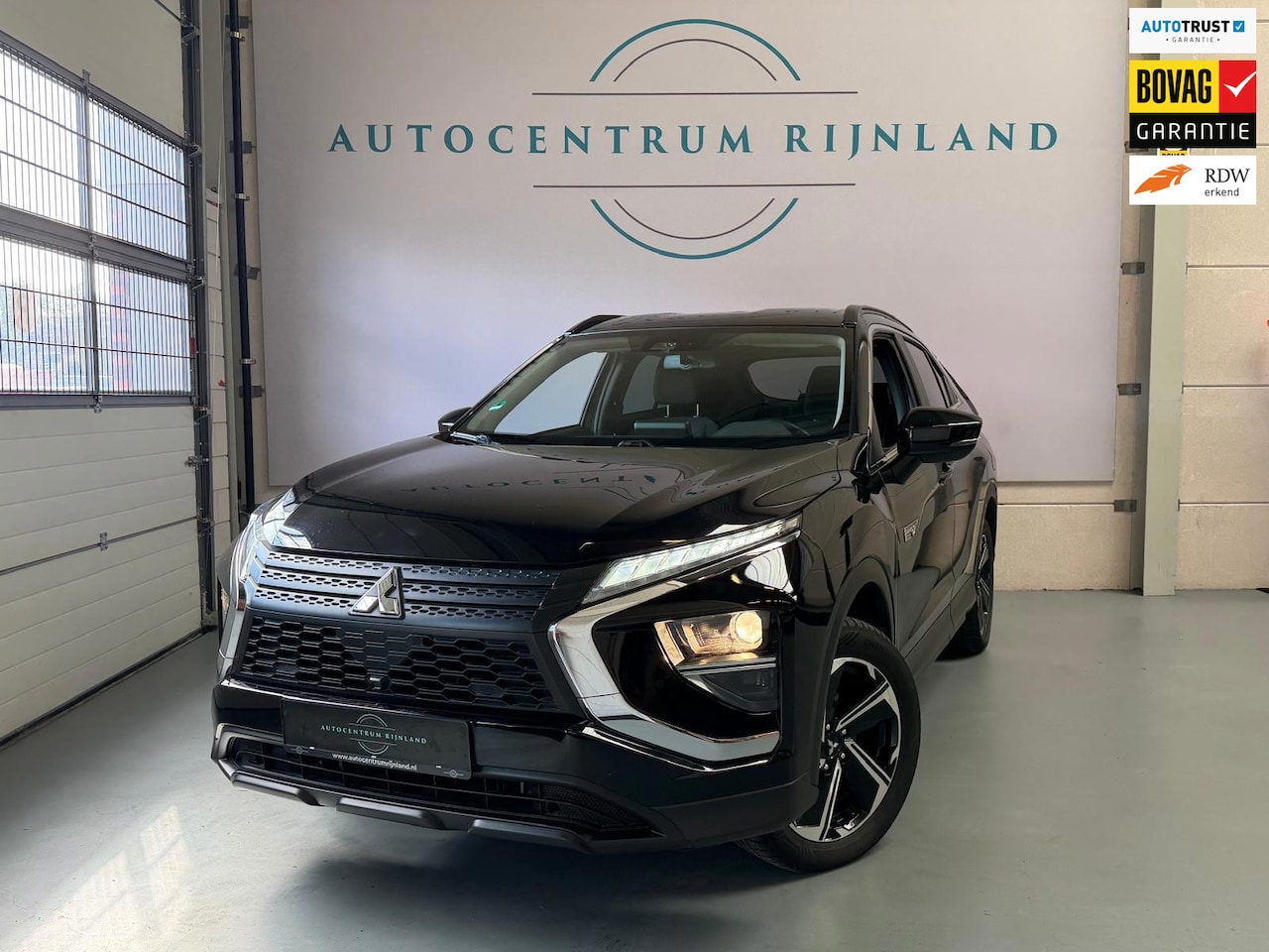 Mitsubishi Eclipse Cross - 2.4 PHEV Instyle Navi, Camera, Carplay, Stoelverwarming - AutoWereld.nl