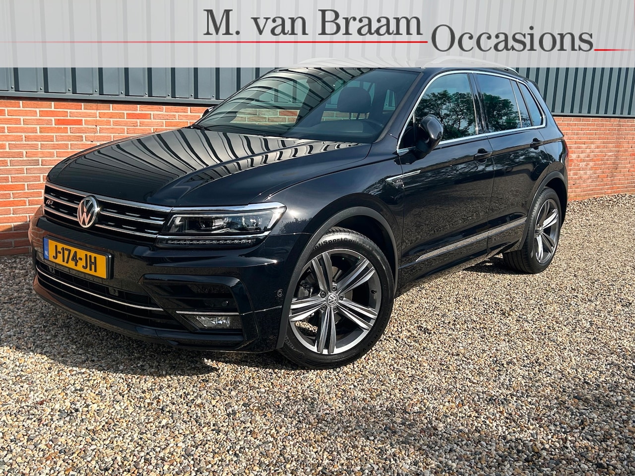 Volkswagen Tiguan - 1.5 TSI R-Line Paroramdak/Trekhaak/Camera - AutoWereld.nl