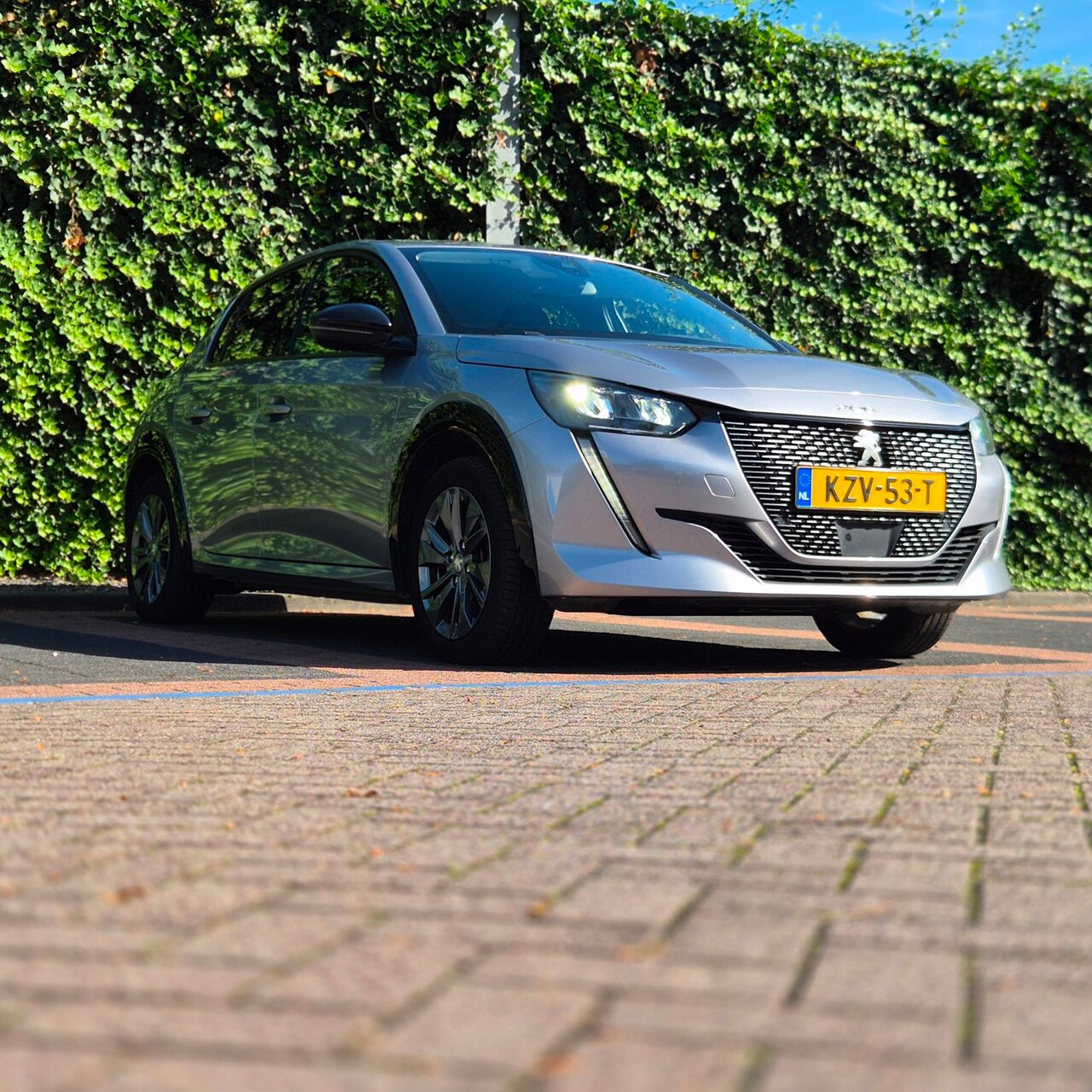 Peugeot e-208 - Allure 3-fase| ACC| Cam | Stoelverwarming - AutoWereld.nl