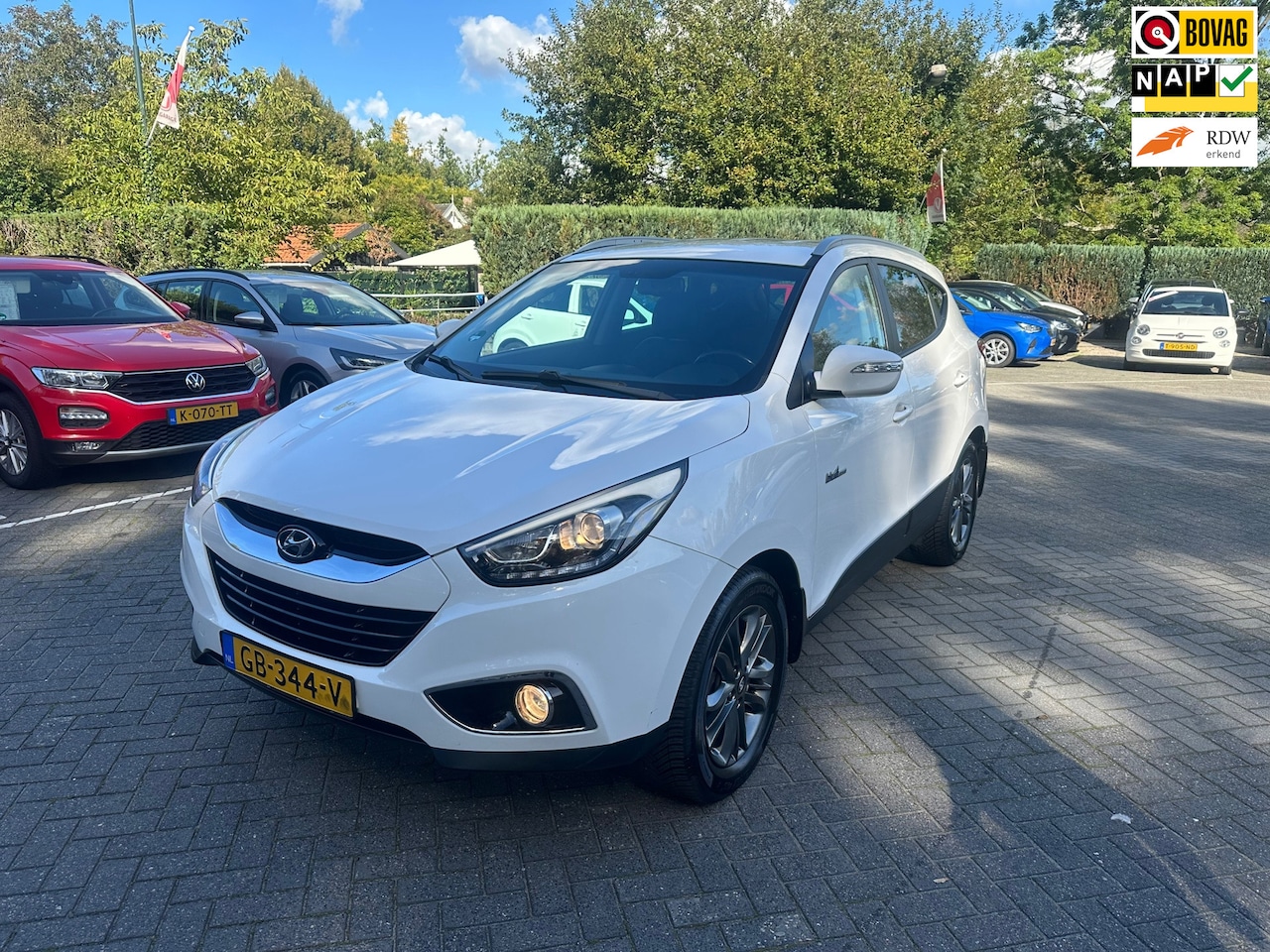 Hyundai ix35 - 1.6i GDI Go! half leer , navigatie , pdc met camera - AutoWereld.nl