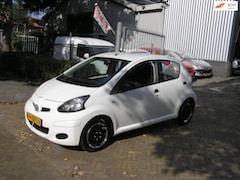 Toyota Aygo - 1.0-12V Access 151 d km sturbekr nieuwe apk