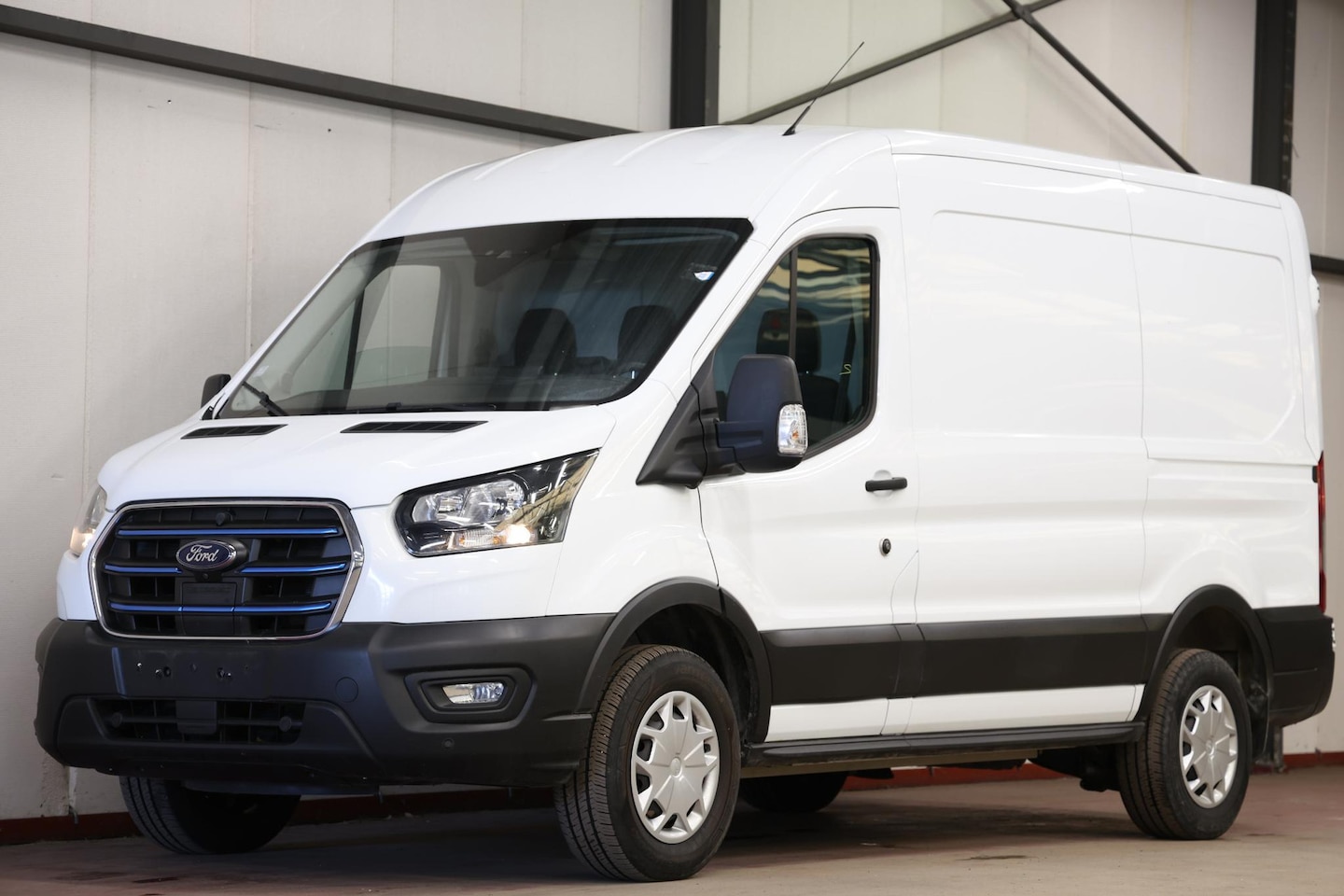 Ford E-Transit - 350 L2H2 Trend 68 kWh CARPLAY CAMERA - AutoWereld.nl