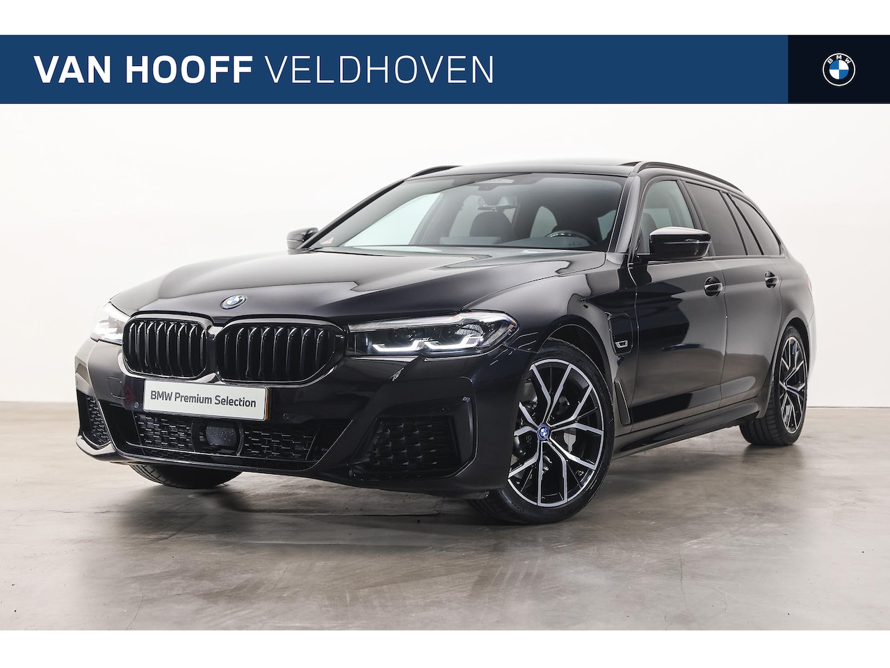 BMW 5-serie Touring - 530e xDrive M Sport Automaat / Panoramadak / Sportstoelen / Achteruitrijcamera / Active Cr - AutoWereld.nl