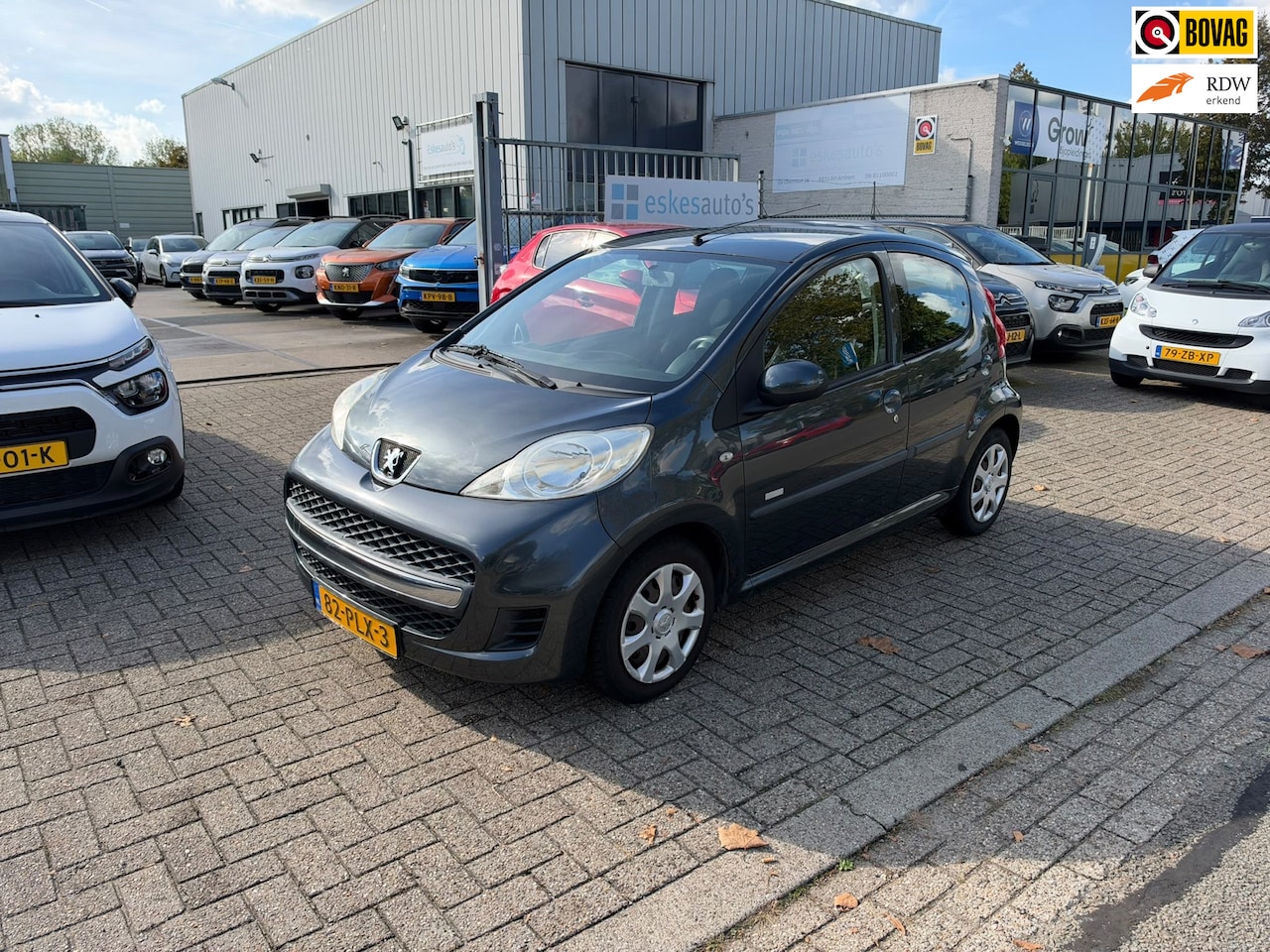 Peugeot 107 - 1.0-12V Millesim 200 1.0-12V Millesim 200, Airco, NAP, 5 Deurs, 2de eigenaar, NL auto, Radio/CD, Mooie auto - AutoWereld.nl