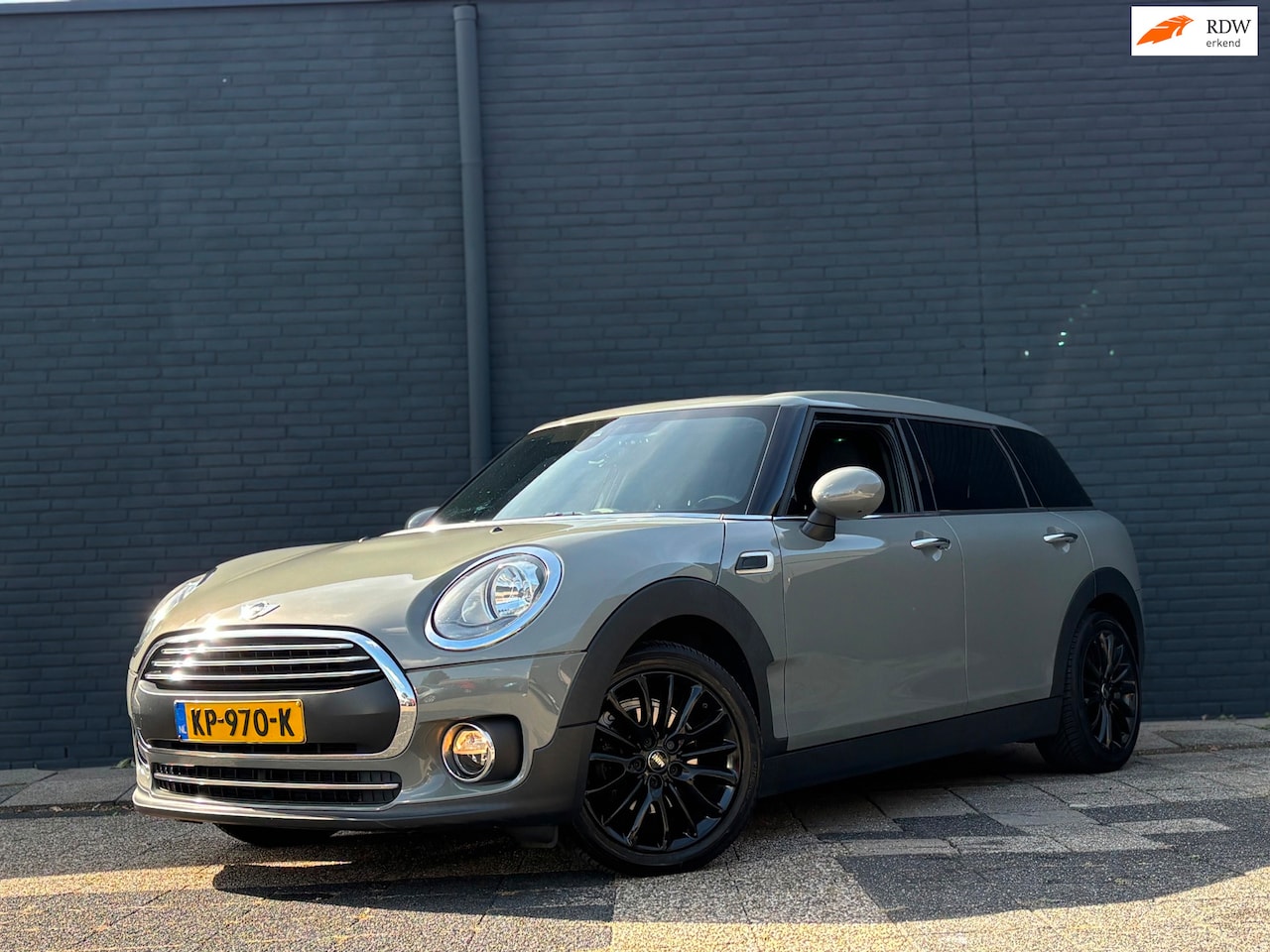 MINI Clubman - 1.5 One Pepper Business | Dubbele Pano | Navi - AutoWereld.nl