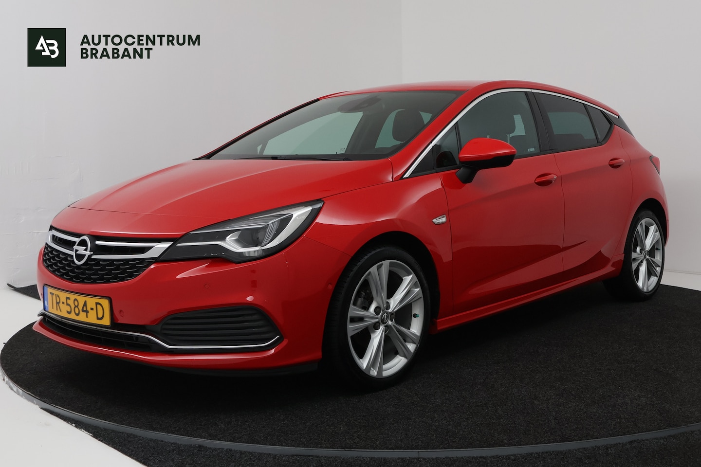 Opel Astra - 1.4 Innovation (ACHTERUITRIJCAMERA, NAVIGATIE, PARKEERSENSOREN) - AutoWereld.nl