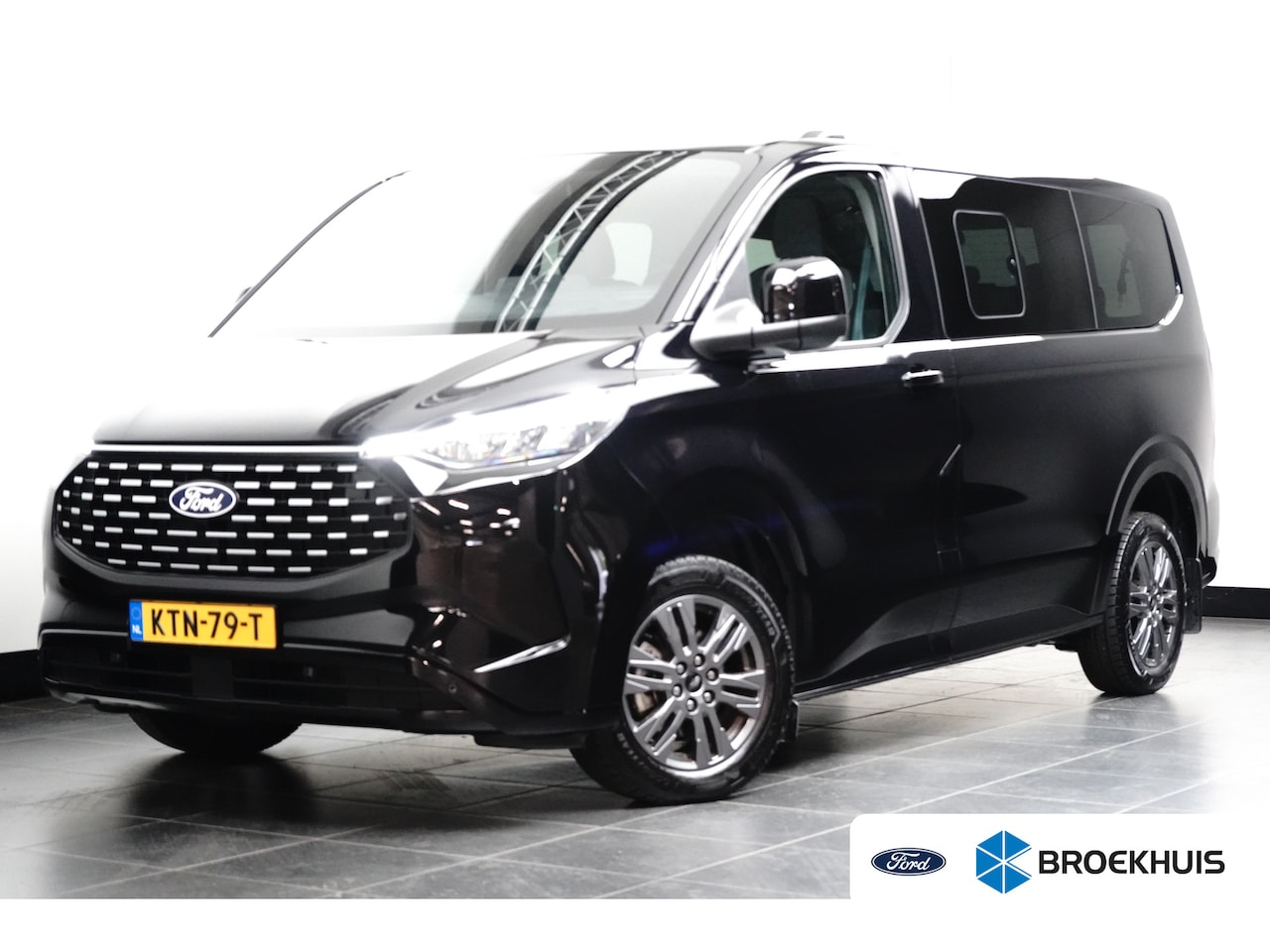 Ford Transit Custom Tourneo - 340 2.5 PHEV L1H1 Titanium | Stoel- Stuurverwarming | Parkeersenoren + Camera | Keyless | - AutoWereld.nl