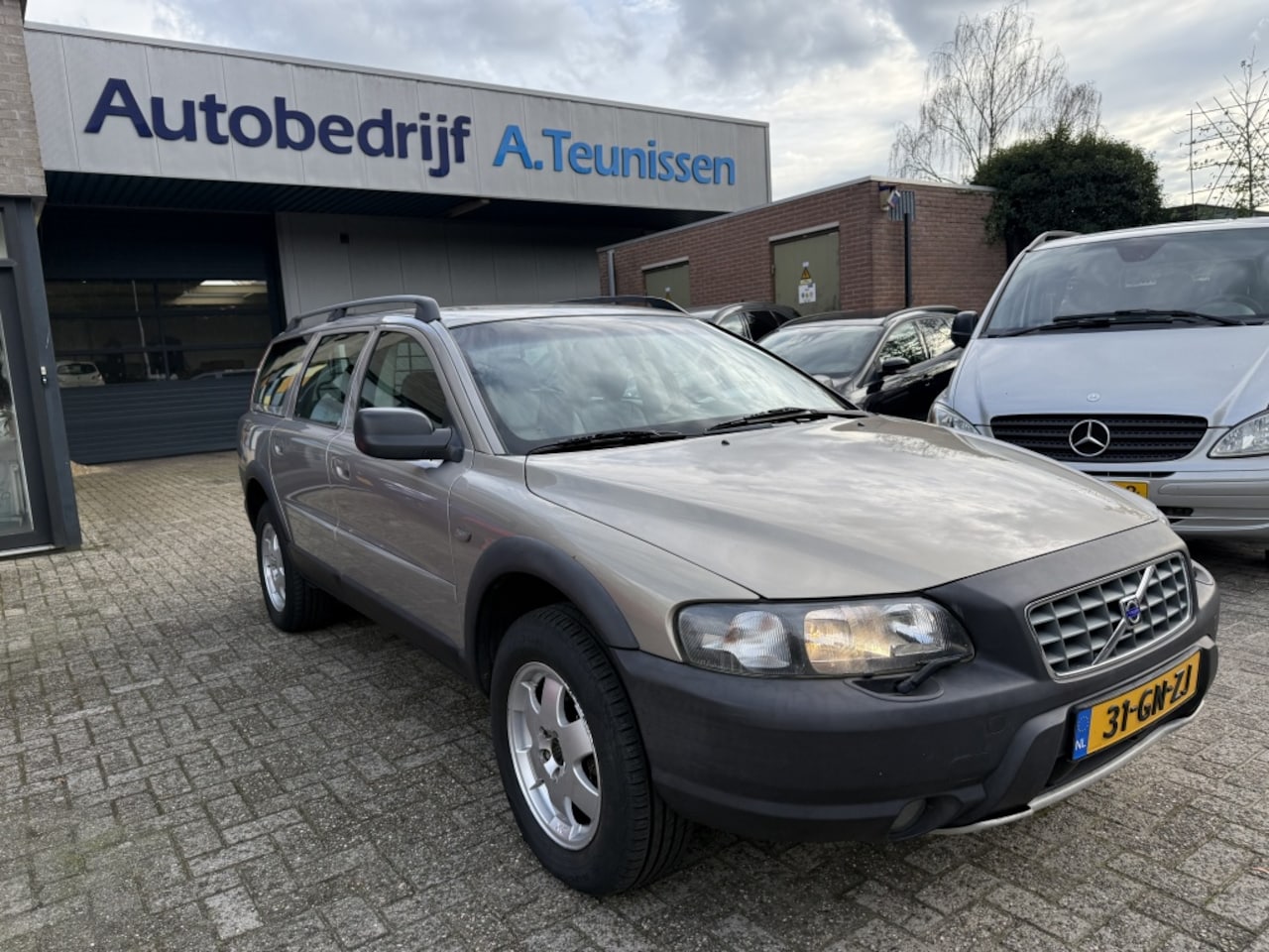Volvo V70 Cross Country - 2.4 T Comfort Line 2.4 T Comfort Line - AutoWereld.nl