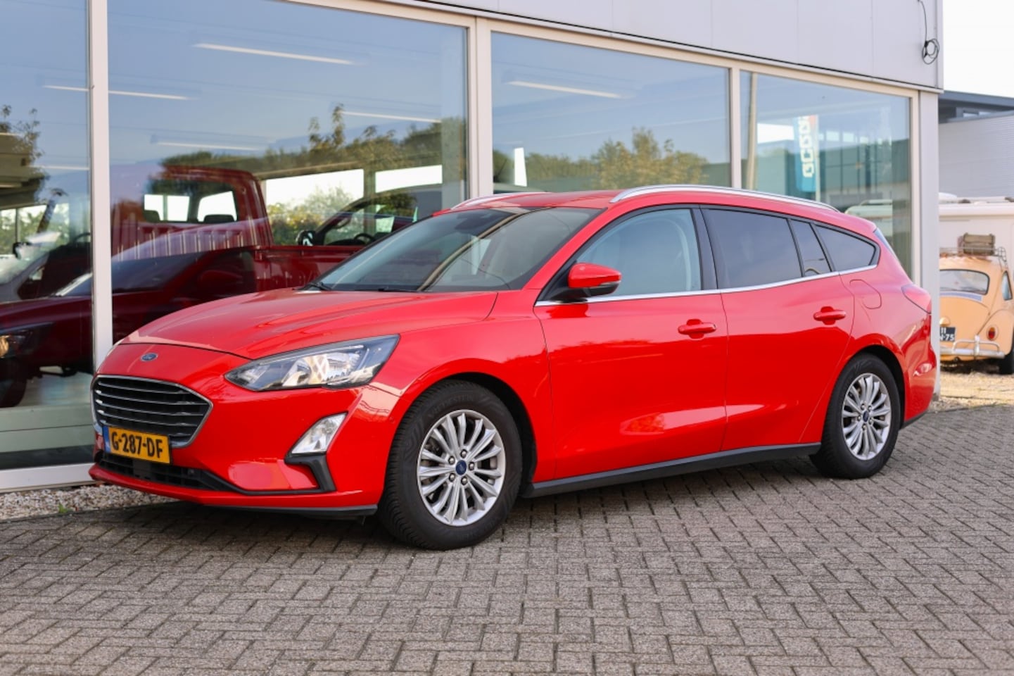 Ford Focus Wagon - 1.5 EcoB. Titanium Business - AutoWereld.nl