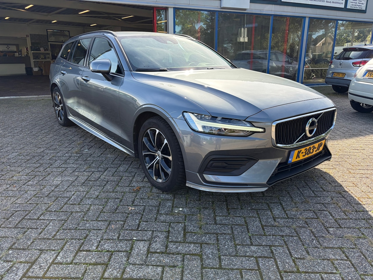 Volvo V60 - 2.0 B3 Momentum Business 2021 leder pakket - AutoWereld.nl