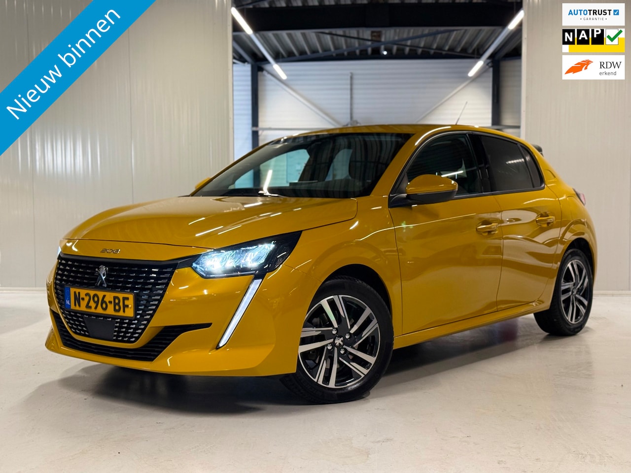 Peugeot 208 - 1.2 101PK Allure Pack Automaat|Carplay|Camera| - AutoWereld.nl