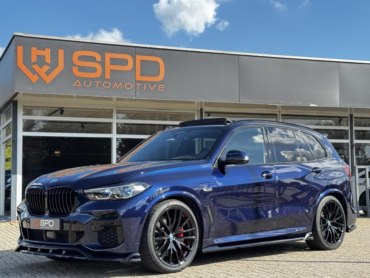 BMW X5 - xDrive45e M-Sport|B&W|22"|M-Stoelen|Pano|Laser|Skylou - AutoWereld.nl