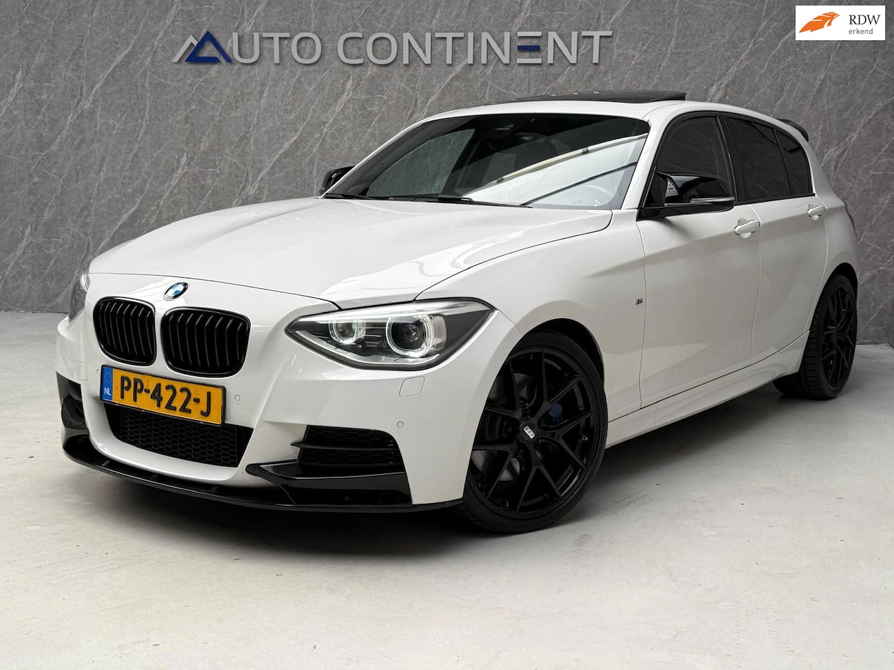 BMW 1-serie - M135i 320 PK / Goed Onderhouden / Open Dak / APK - AutoWereld.nl