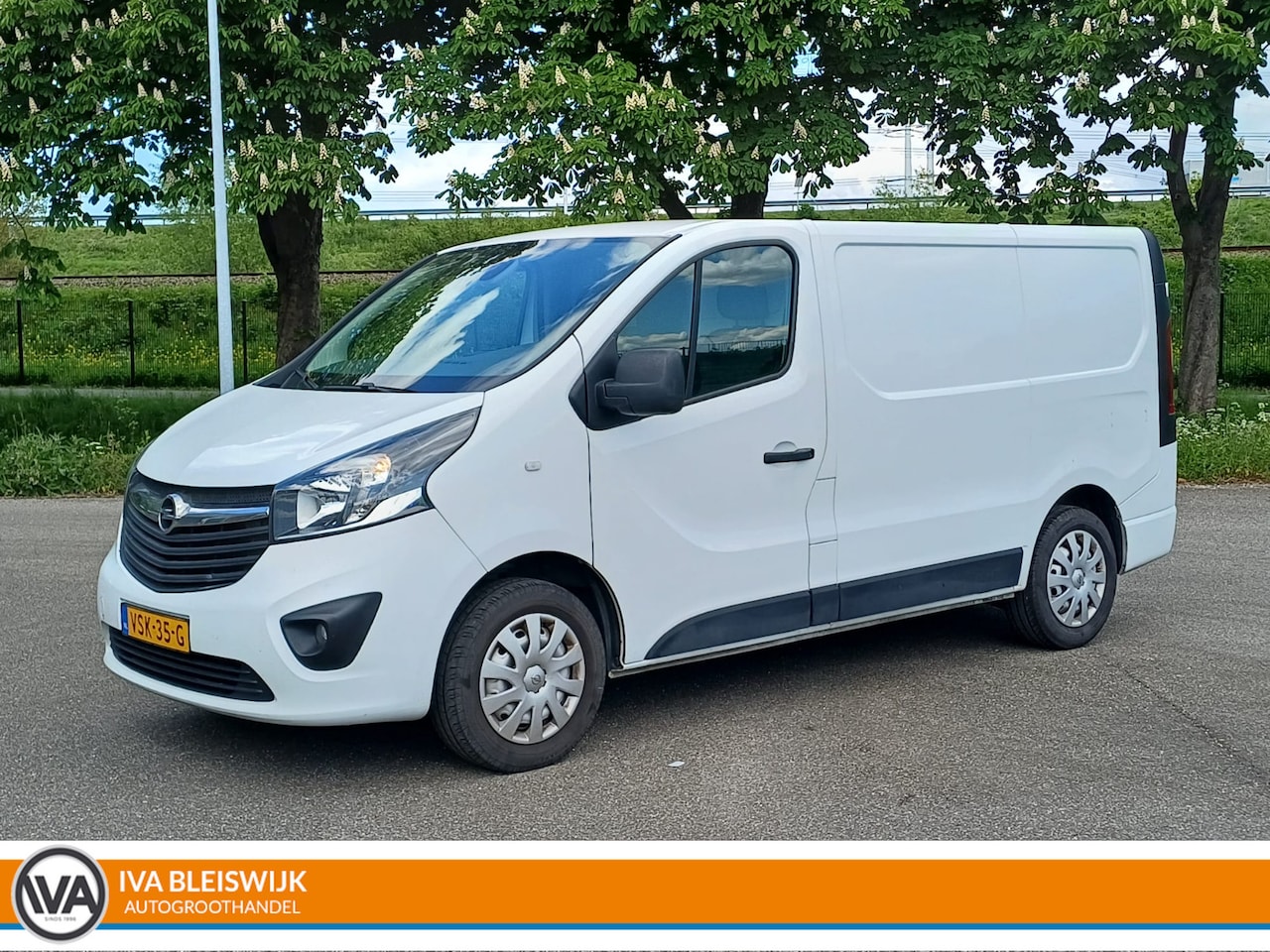 Opel Vivaro - 1.6 CDTI L1H1 Selection | 3 ZITPL | AIRCO | CRUISE | TREKHAAK | HOUTEN LAADVLOER | - AutoWereld.nl