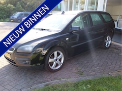 Ford Focus Wagon - 1.6-16V Futura Zo Mee