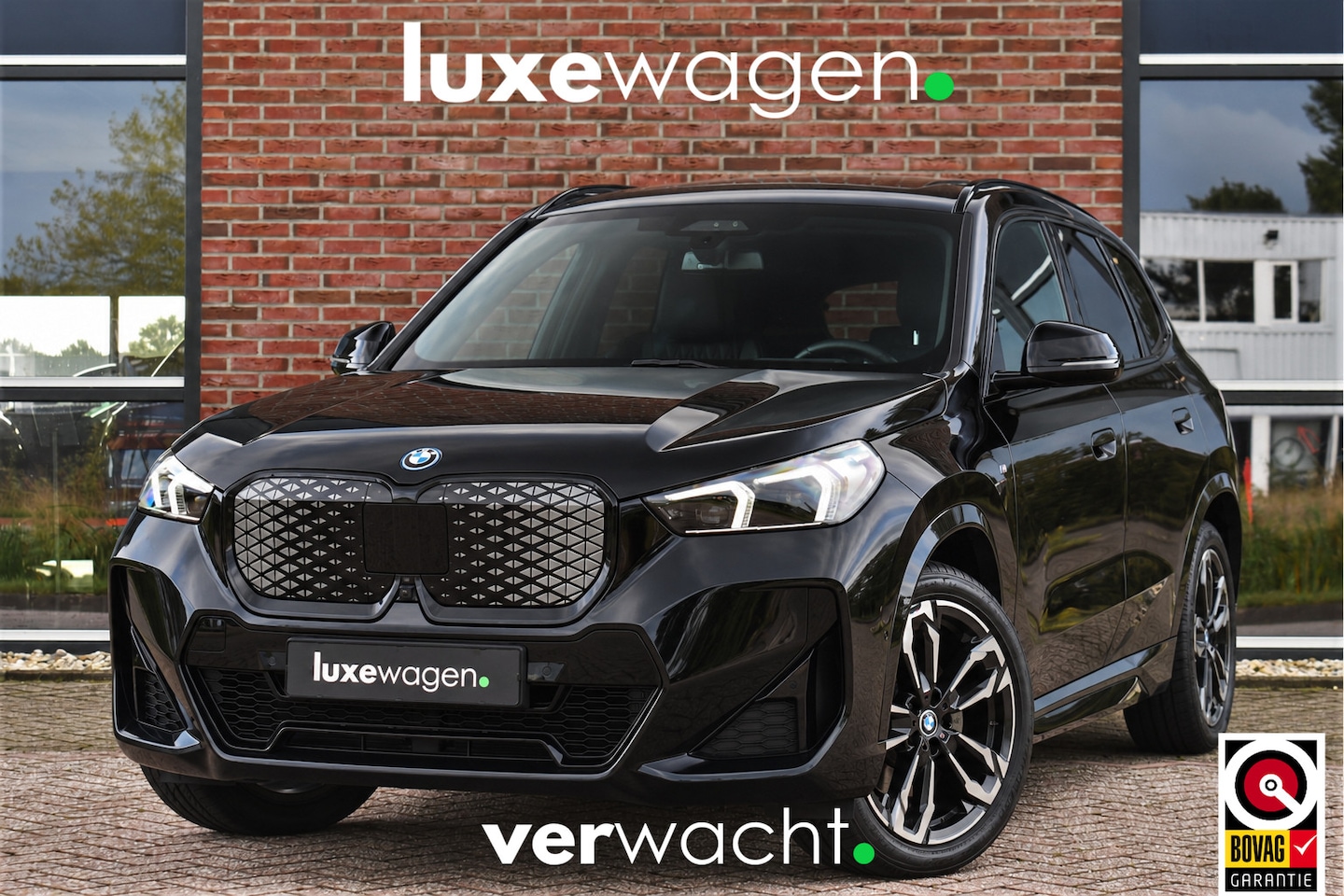 BMW iX1 - xDrive30 M-Sport Pano ACC Trekh E-zetels HUD H/K - AutoWereld.nl