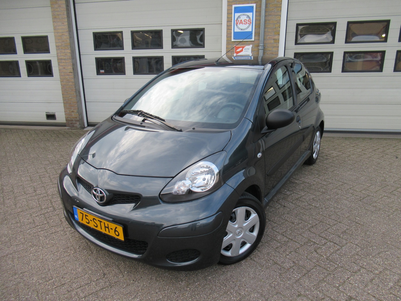 Toyota Aygo - 1.0-12V Now 1.0-12V Now - AutoWereld.nl