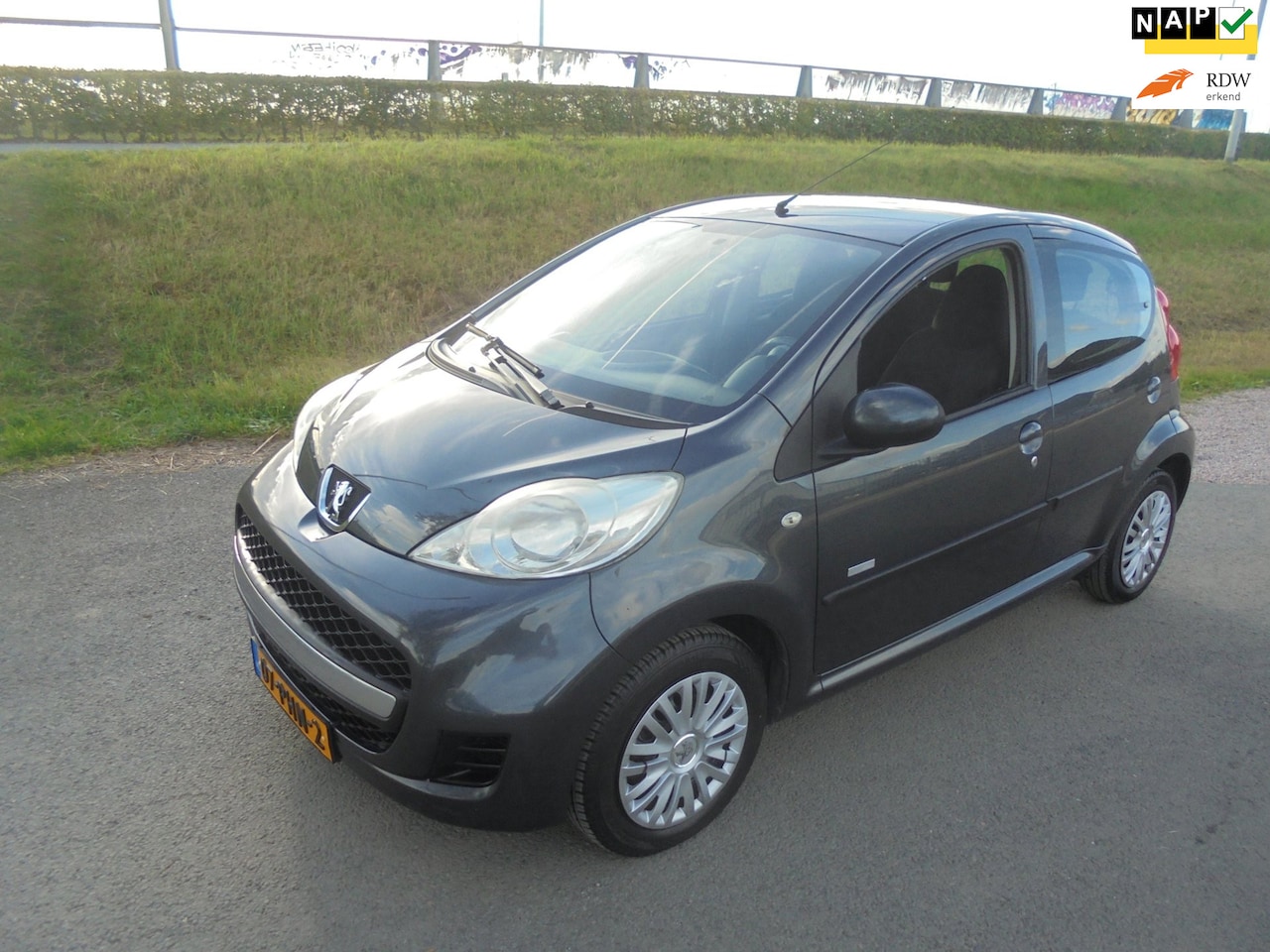 Peugeot 107 - Peugeot 107 1.0 Benzine 5 deurs airco - AutoWereld.nl
