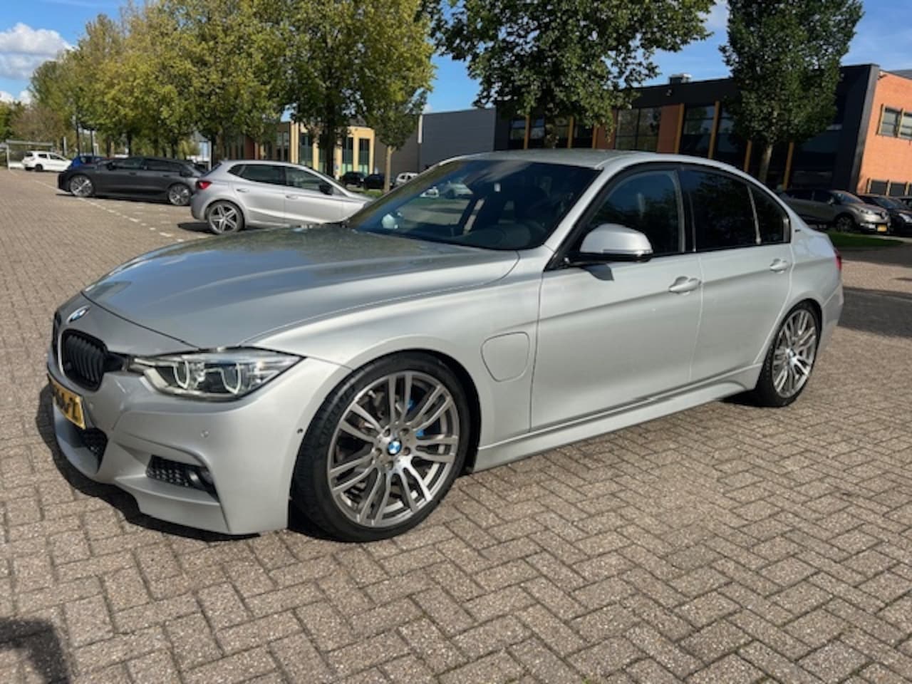 BMW 3-serie - 330e M-Sport LEER STOELVW HUD NAP - AutoWereld.nl