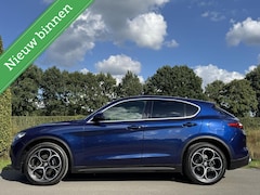 Alfa Romeo Stelvio - 2.0t Q4 Veloce, pano, Harman Kardon, 20"