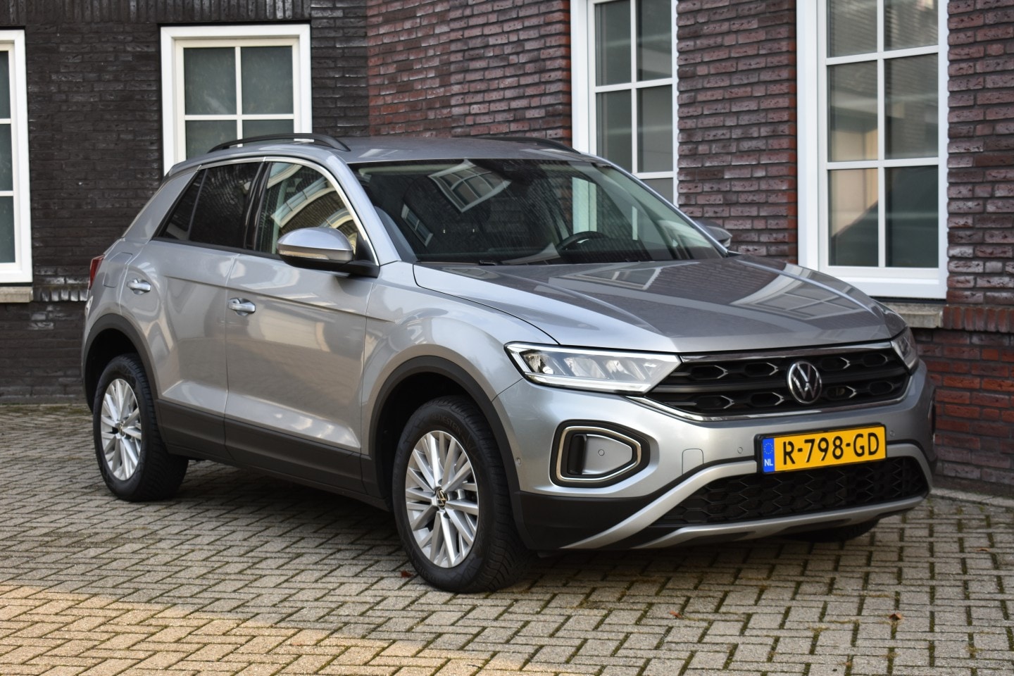 Volkswagen T-Roc - Wij zijn op afspraak geopend! Graag bellen voor uw komst. - AutoWereld.nl