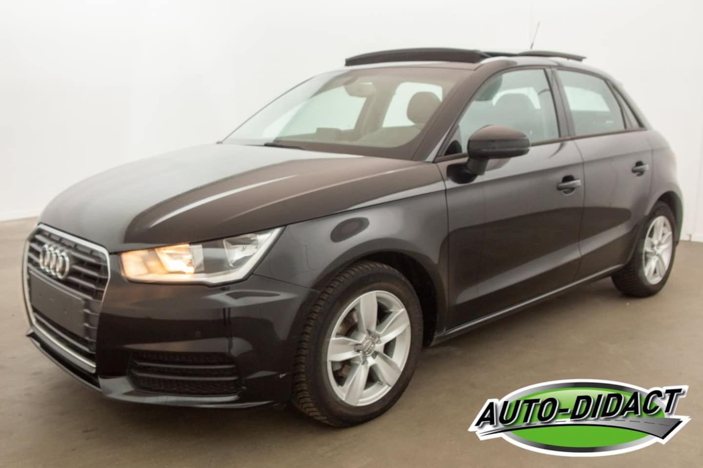 Audi A1 - 1.0 TFSI Pano Navi Airco - AutoWereld.nl