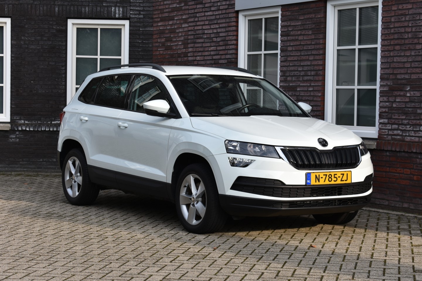 Skoda Karoq - Wij zijn op afspraak geopend! Graag bellen voor uw komst. - AutoWereld.nl