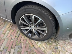 Peugeot 308 - 1.2 PureTech Allure-NL auto-NW RIEM-Navi-Trekhaak-Camera-Pano