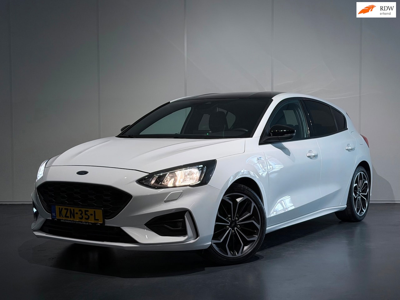 Ford Focus - 1.5 ST Line Business 182 /Clima/BOTS/NAVI/Keyless/PDC/LED/CarPlay/LaneAss - AutoWereld.nl