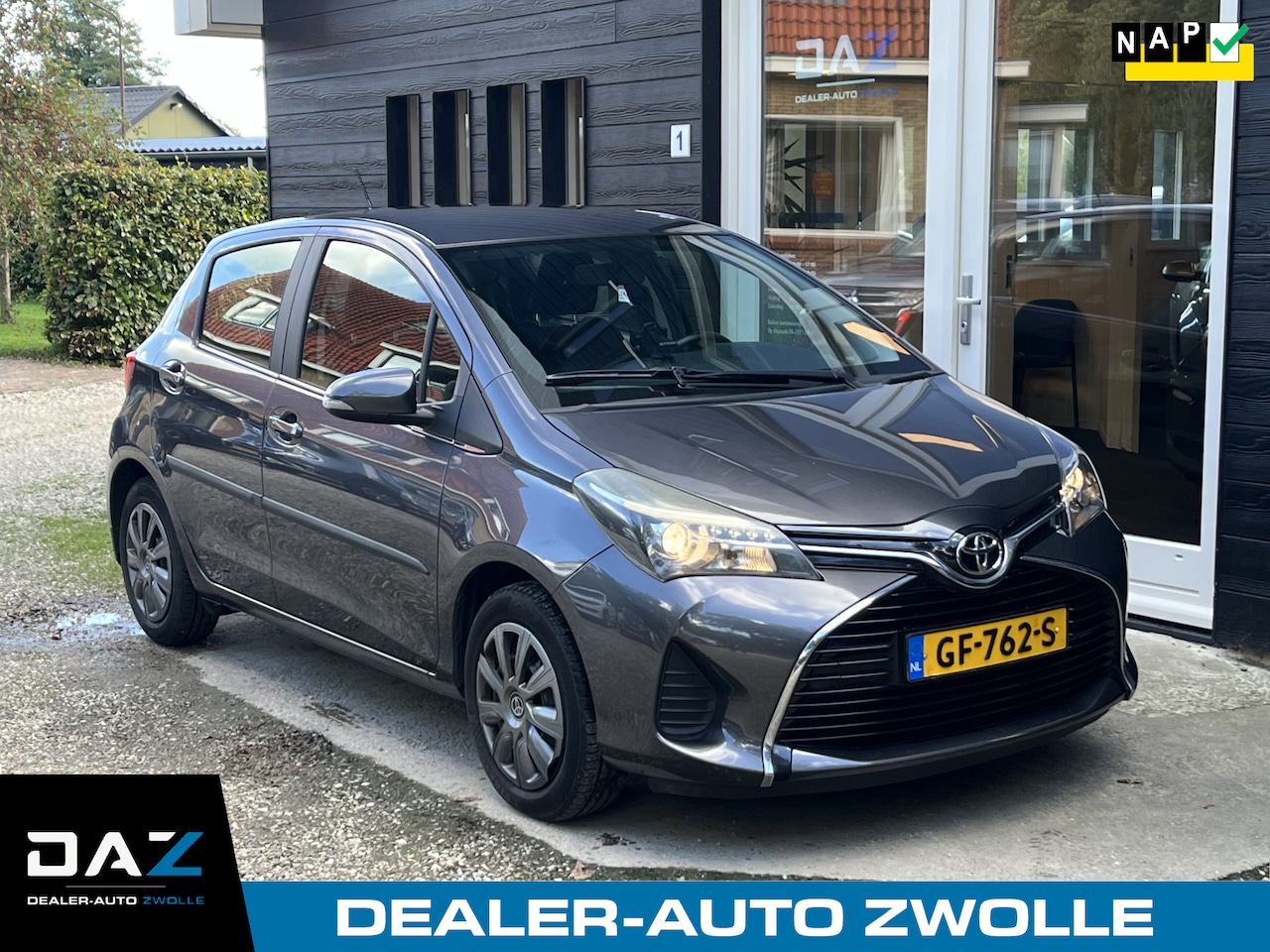 Toyota Yaris - 1.3 VVT-i Style Ecc/Navi/Camera/Trekhaak - AutoWereld.nl
