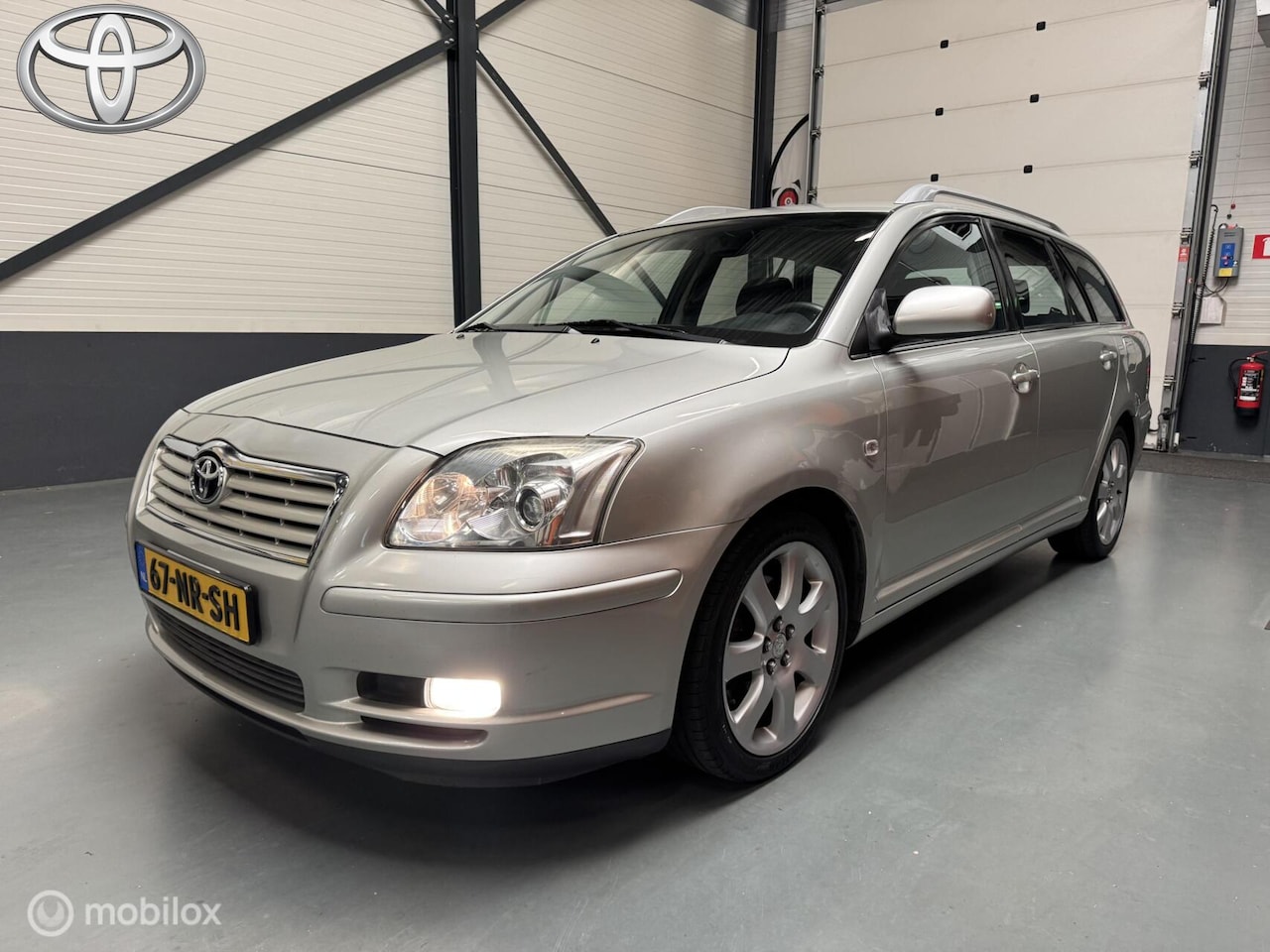 Toyota Avensis Wagon - 2.0 VVTi Linea Luna 17"Velgen|Trekhaak - AutoWereld.nl