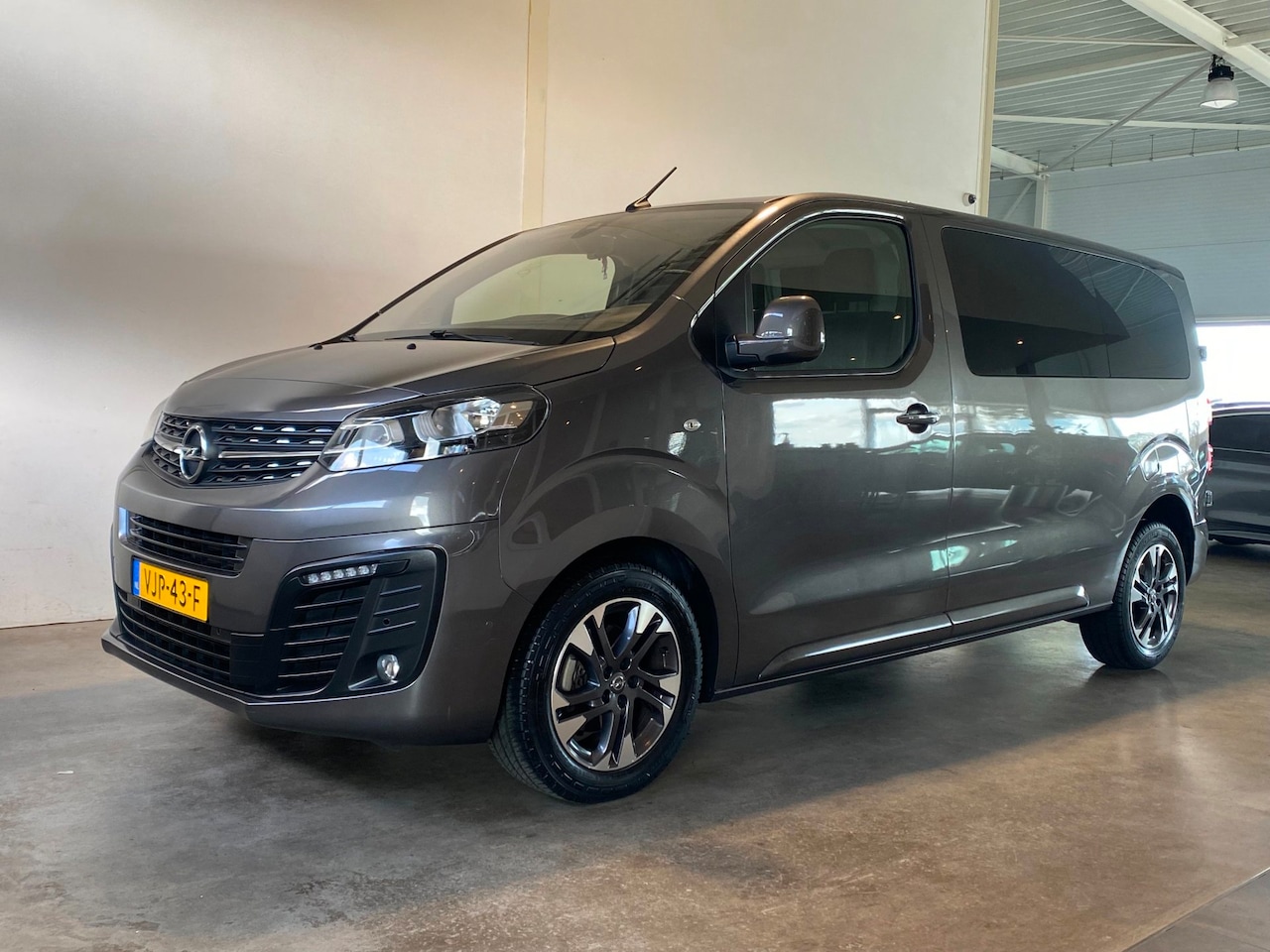 Opel Vivaro - 2.0 CDTI L2H1 Automaat Innovation 125dkm! - AutoWereld.nl